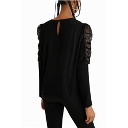 Blusa patch digital mangas encaje