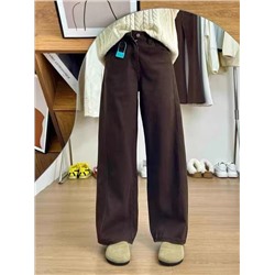 Женские джинсы интересного покроя  В коричневом цвете