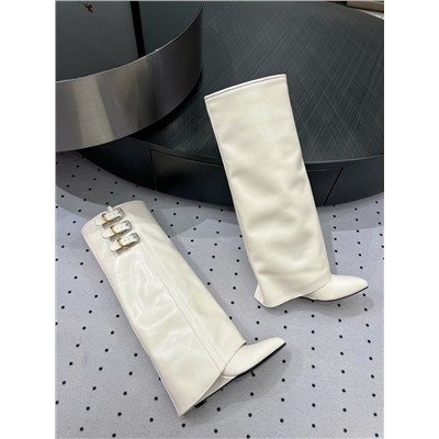 Новые осенне-зимние модели, популярные во всех модных кругах и любимые интернет-знаменитостями. ★ Ткань: коровья кожа ❥ Подкладка: коровья кожа ❥ Подошва: коровья кожа ❥ Элегантный стиль создаёт неповторимое ощущение❥ Высота: танкетка 8,5 см