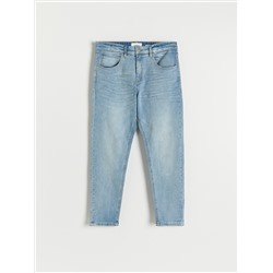 Jeans im Carrot-Fit mit schmalem Bein