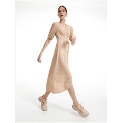 Gemustertes kleid