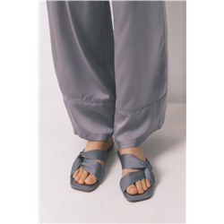 Sandalias planas satén azul grisáceo