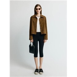 Женская замшевая куртка свободного кроя со спущенным плечом