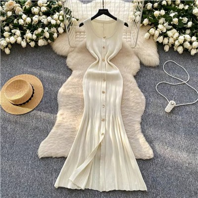 Трикотажное платье с акцентными пуговицами  4 цвета