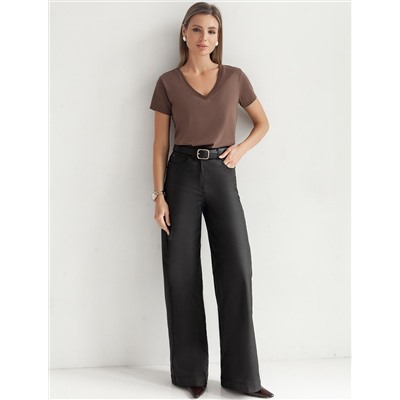 Футболка из премиального хлопка с V-образным вырезом