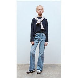 Jeans flare bajo deshilachado