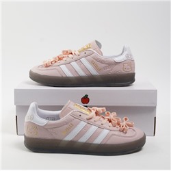 ⏺Adidas Gazelle x Hello Kitty