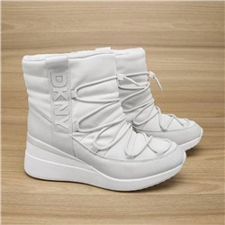 Женские зимние сапоги дутики