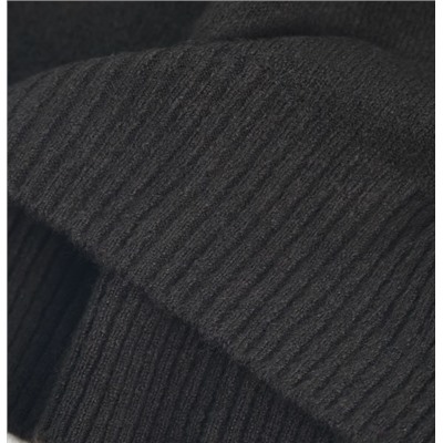 Мягкий и бархатистый вязаный свитер из окрашенной пряжи