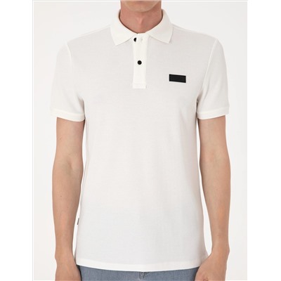 Beyaz Slim Fit Örme Dokulu Polo Yaka Tişört