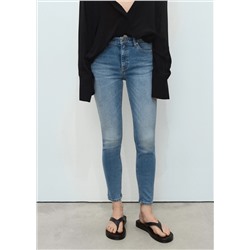 Jeans skinny tiro medio