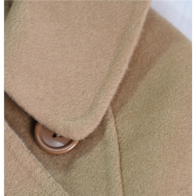 Элегантное двубортное шерстяное пальто