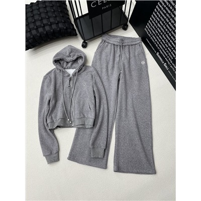 LULЕMON бархатный костюм для осени и зимы, утолщенные осенние и зимние практичные ткани, отличная текстура!Популярные вещи с отличным дизайном, индивидуальные аксессуары для поверхностей, элитный смысл, кардиганы, куртки и повседневные брюки. которые необходимы богине осенью и зимой. Это волшебный инструмент! Стиль девушки, уменьшающий возраст, элегантен и мил! Версия универсальна и не подчеркивает красоту верхней части тела. Посмотрите на детали за качество изготовления ЦВЕТ: Серый | Кремовый