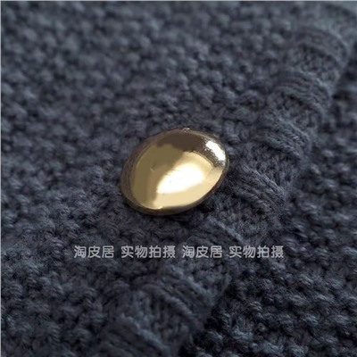 Женский кардиган с металлическими пуговицами и имитацией нагрудного кармана  Н*М