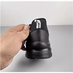 Кроссовки спортивные