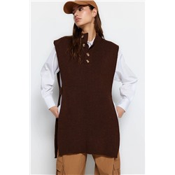 TRENDYOL MODEST Kahverengi Yarım Pat Düğmeli Yandan Şerit Detaylı Triko Süveter TCTAW24UV00004