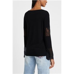 Camiseta básica con encaje