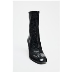 TEXTURED HEELED ANKLE BOOTS