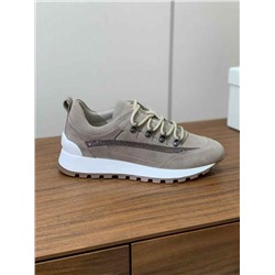 Брунелл* Кучинелл*】повседневные кроссовки. Верх выполнен из импортной воловьей и воловьей кожи. Аксессуары-цепочки из бисера ручной работы! Внутренняя набивка из саржевого хлопка высокой плотности и оригинальная формованная подошва!