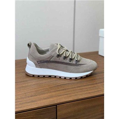 Брунелл* Кучинелл*】повседневные кроссовки. Верх выполнен из импортной воловьей и воловьей кожи. Аксессуары-цепочки из бисера ручной работы! Внутренняя набивка из саржевого хлопка высокой плотности и оригинальная формованная подошва!