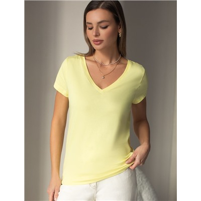 Базовая футболка из премиального хлопка с V образным вырезом