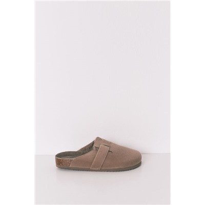 Zapatillas casa tipo zueco marrón