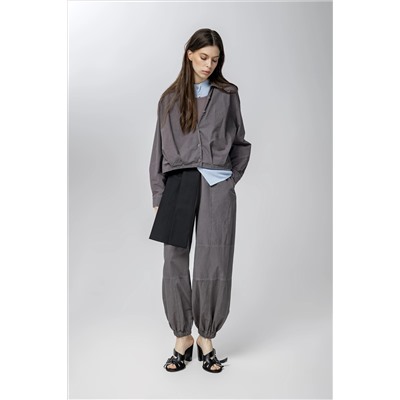 Серая блузка с углообразным вырезом