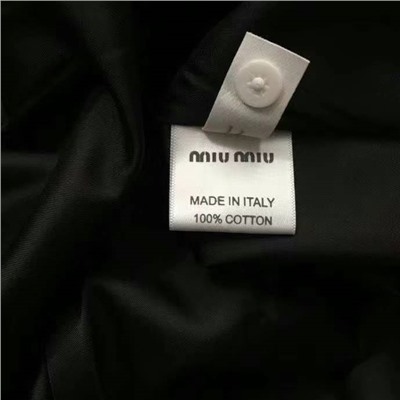 стильное платье с металлическими буквами и поясом на талии и короткими рукавами, черное, SML, [размер M; ширина плеч 39, обхват груди 94, обхват талии 80, длина рукава 20, длина платья 85]