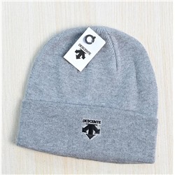 Зимняя теплая вязаная шапка унисекс с вышивкой DESCENT*E