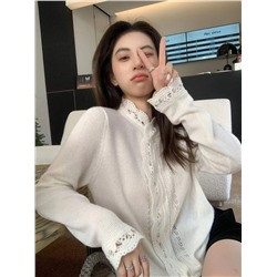 Нежный женский кардиган с отделкой кружевом ручной работы