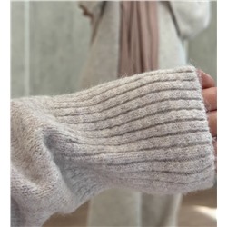 Комплект из свитера с высоким воротником и разрезом и вязаных брюк свободного кроя