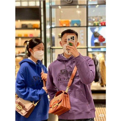 Повседневный свитер с капюшоном КОУ*Ч