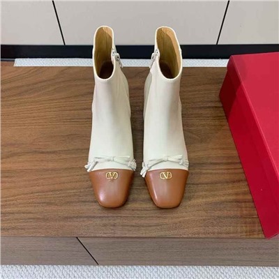 Женские ботинки челси на толстом каблуке с маленькими V-образными пряжками