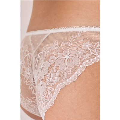 Braga clásica encaje blanca