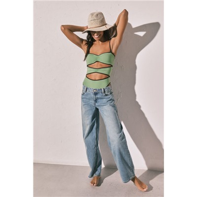 Bañador bandeau aberturas frontales verde