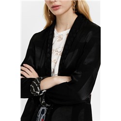 Blazer en logomanía brillante