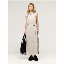 Бежевое приталенное платье без рукавов с поясом