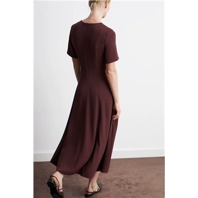 Приталенное женское платье миди  ЛАЙ*М с карманами в боковым швах, экспорт