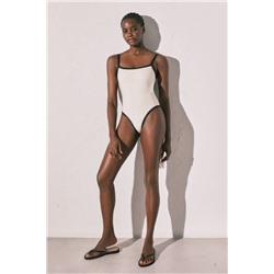 Bañador escote recto blanco semi brillante