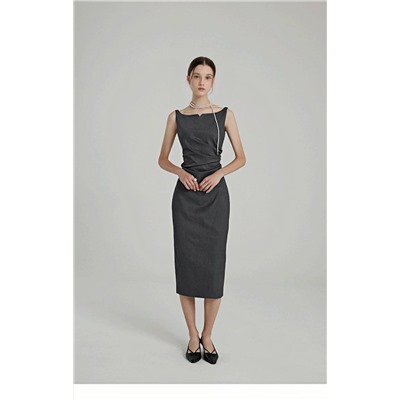 Женское платье с защипами а области талии