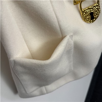 Ох какой интересный женский пиджак  Schiaparell*i  со стильной золотистой металлической застежкой