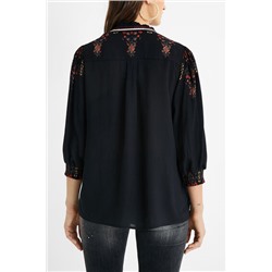 Blusa boho pompones