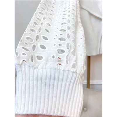 Женский летний бомбер с ажурными рукавами