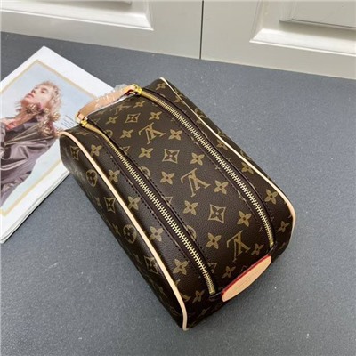 Вместительная и удобная косметичка  Loui*s Vuitto*n