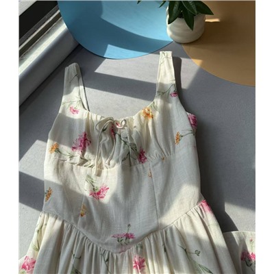 Летнее длинное платье на тонких бретелях из смесового льна