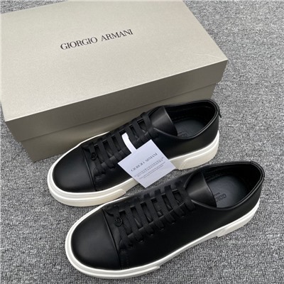 Подлинная основная линия GIORGIOARMANI (Giorgio Armani). 1: Ткань изготовлена ​​из импортной итальянской телячьей кожи: высококачественная обувь и одежда бренда: логотип, тисненый на пятке: материалы и производственные процессы на месте. 2: подкладка из телячьей кожи (синхронизация подошвы), открытая стелька, межподошва также изготовлена ​​из итальянской кожи высотой с дерево с тисненым запатентованным логотипом Хью. 3: Подошва изготовлена ​​из резинового белого мешка, черного цвета, произведена профессиональной фабрикой, нижний рисунок выполнен из полос с противоскользящим и износостойким эффектом, а оригинальная доска разработана и изготовлена, и поставляется оригинальная упаковка. . Упаковано в оригинальную коробку, в комплекте с бирками.