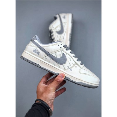Nike SB Dunk Low x Stussy