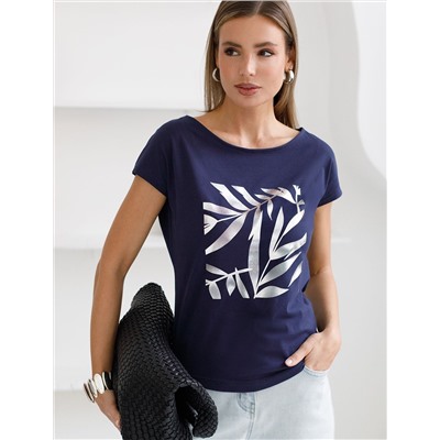 Нарядная футболка с серебристым принтом