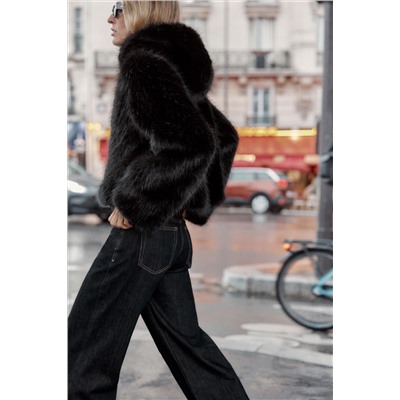 ABRIGO CORTO CAPUCHA EFECTO PELO