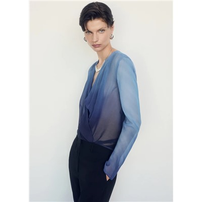 Blusa cruzada semitransparente
